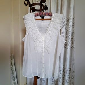 Antilia Fem Sleeveless Blouse in white. Size XL
